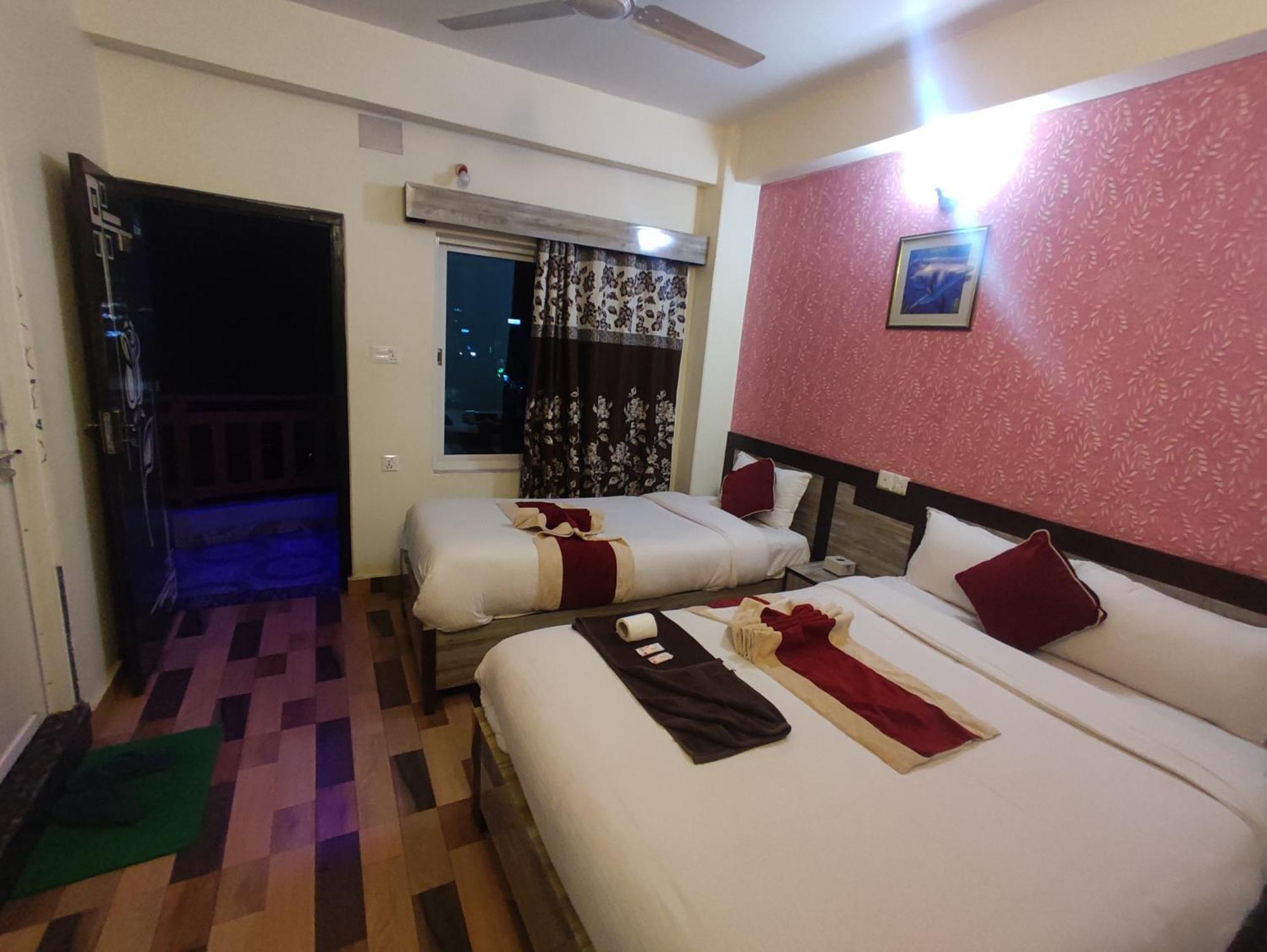 Hotel Kajiinn Pokhara Bagian luar foto